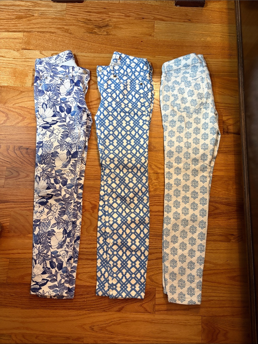 3 pairs of Vineyard Vines skinny jeans